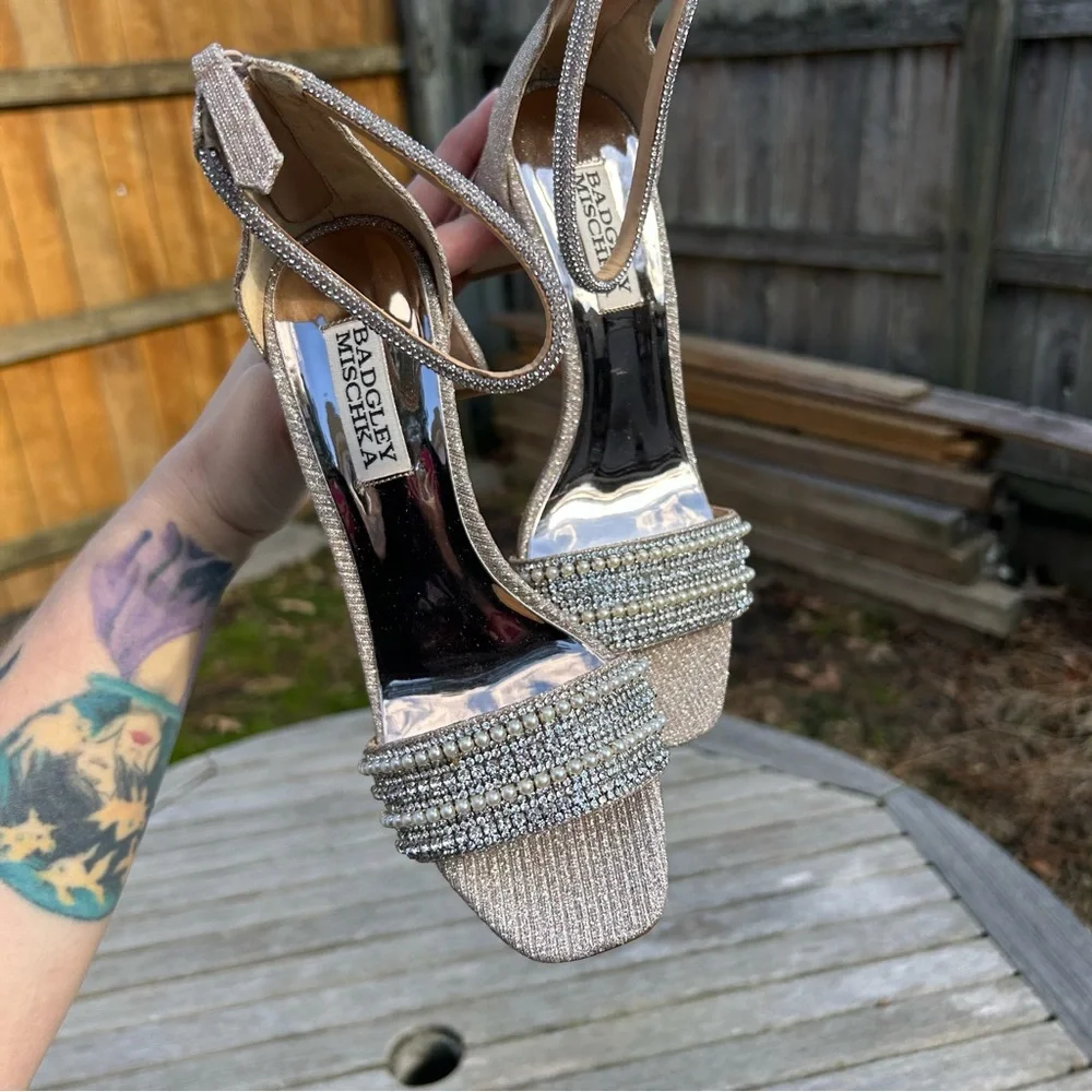Nwot Badgley Mischka 'Kameryn' Open-toe Block Heels in‎ pale gold size 5